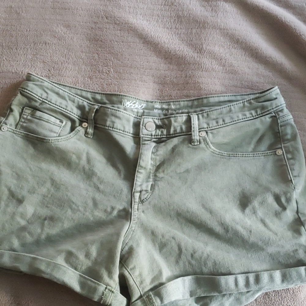 Mossimo Mid-Rise Shorts light olive green